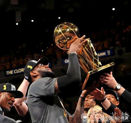 詹姆斯精彩任意球领衔本周最佳十球 詹姆斯精彩任意球领衔本周最佳十球