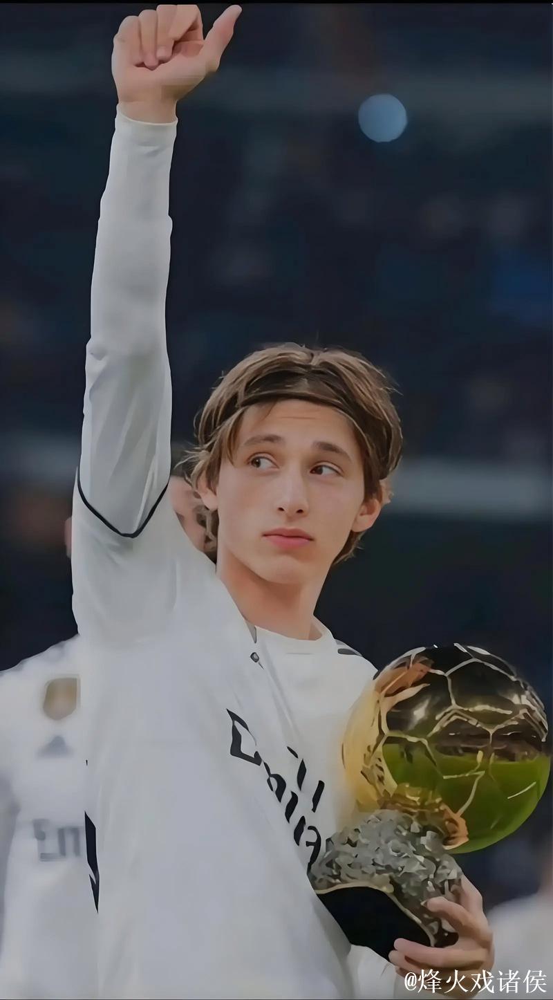 《大咖陪你看》莫德里奇奔跑不断战斗不止