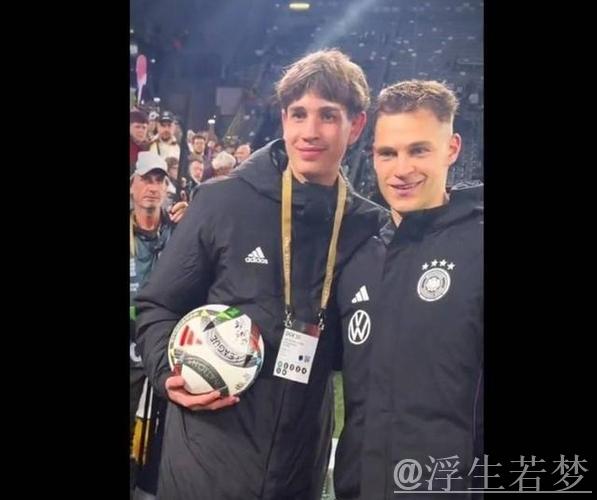 基米希快速角球助攻破门!球童:社交平台爆红,全国点赞让我笑疯了 基米希快速角球助攻破门!球童:社交平台爆红,全国点赞让我笑疯了