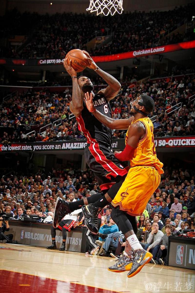 詹姆斯火力全开 突破上篮势不可挡 詹姆斯火力全开 突破上篮势不可挡